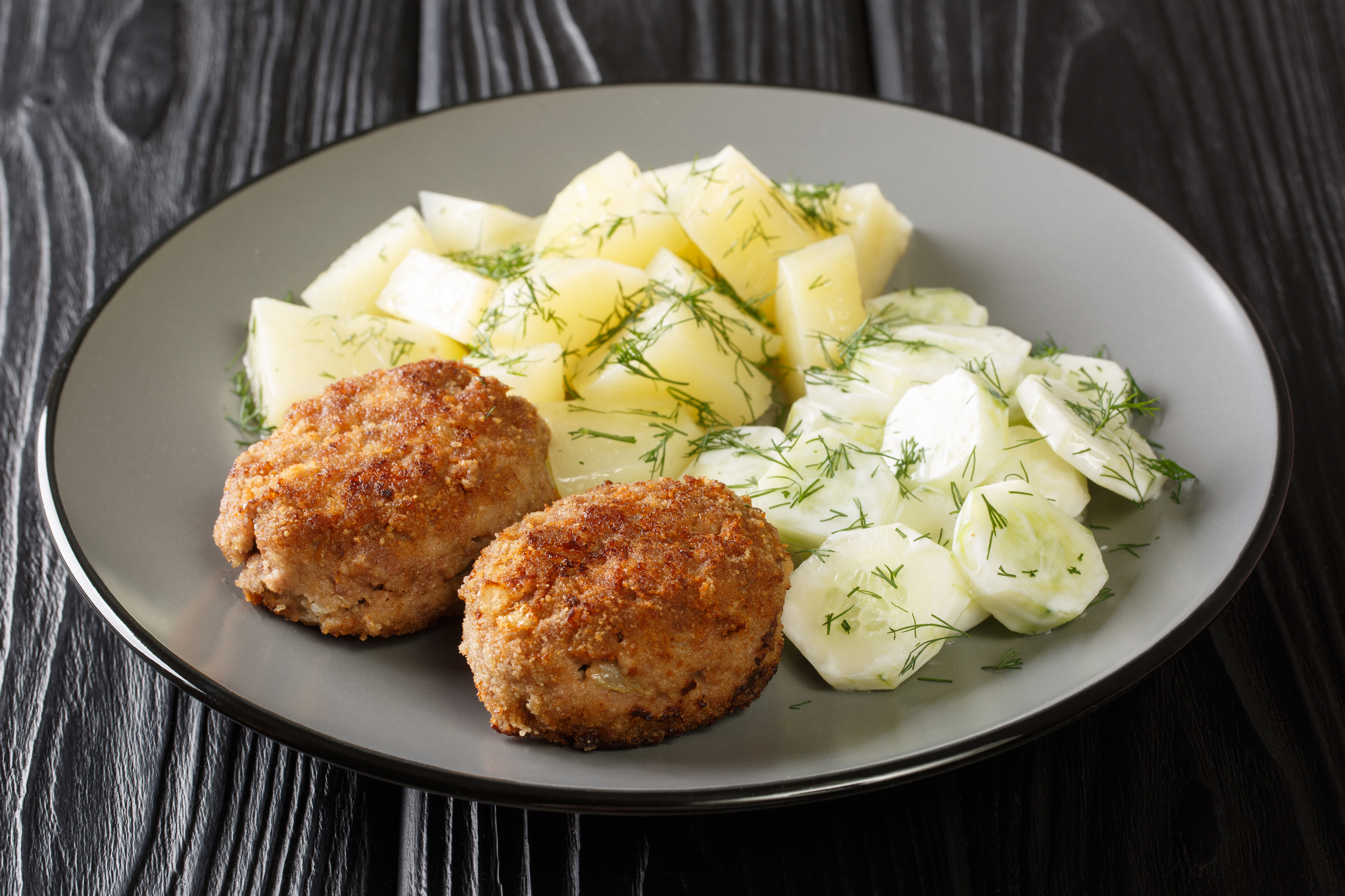 Frikadeller Og Kold Kartoffelsalat